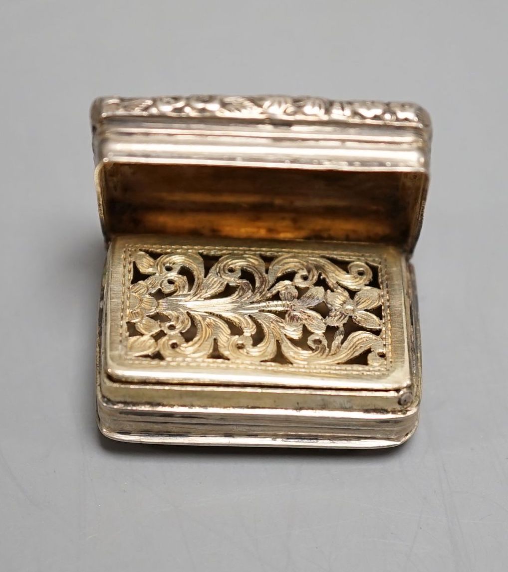 A George IV engraved silver rectangular vinaigrette, Thomas & William Simpson, Birmingham, 1824, 29mm.